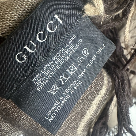 GUCCI SCARF X LARGE SIZE WITH FOX FUR AROUND - Picture 8 of 12